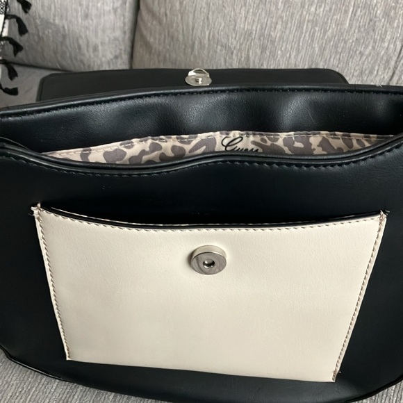 EUC Black & tan guess bag - Picture 9 of 14